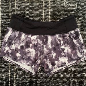 *SOLD*Lululemon 4” speed up shorts flower pattern